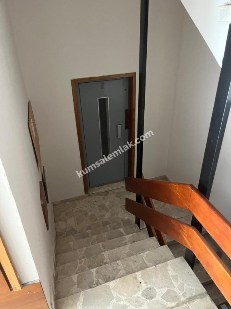 K.ÇİFTLİK DEREBOYU CADDESİNDE EŞYASIZ KİRALIK DAİRE 