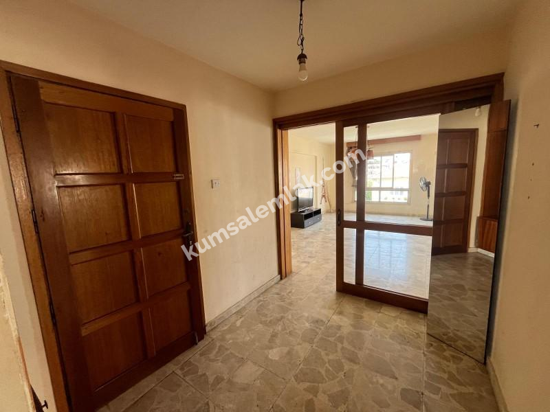 K.ÇİFTLİK DEREBOYU CADDESİNDE EŞYASIZ KİRALIK DAİRE 