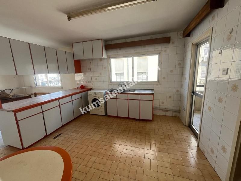 K.ÇİFTLİK DEREBOYU CADDESİNDE EŞYASIZ KİRALIK DAİRE 