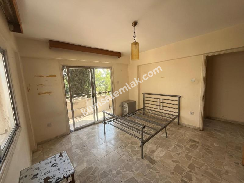 K.ÇİFTLİK DEREBOYU CADDESİNDE EŞYASIZ KİRALIK DAİRE 