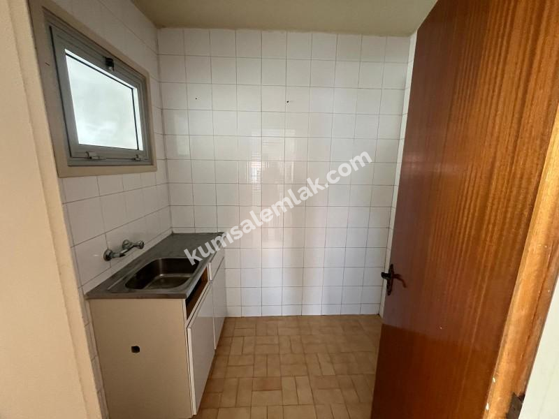 K.ÇİFTLİK DEREBOYU CADDESİNDE EŞYASIZ KİRALIK DAİRE 