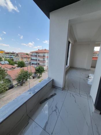 AFYON ÜÇOK EMLAK VEYSEL KARANİ MAH 2+1 108M² SIFIR KÖŞE KONUMLU ANKASTRELİ  SATILIK DAİRE 