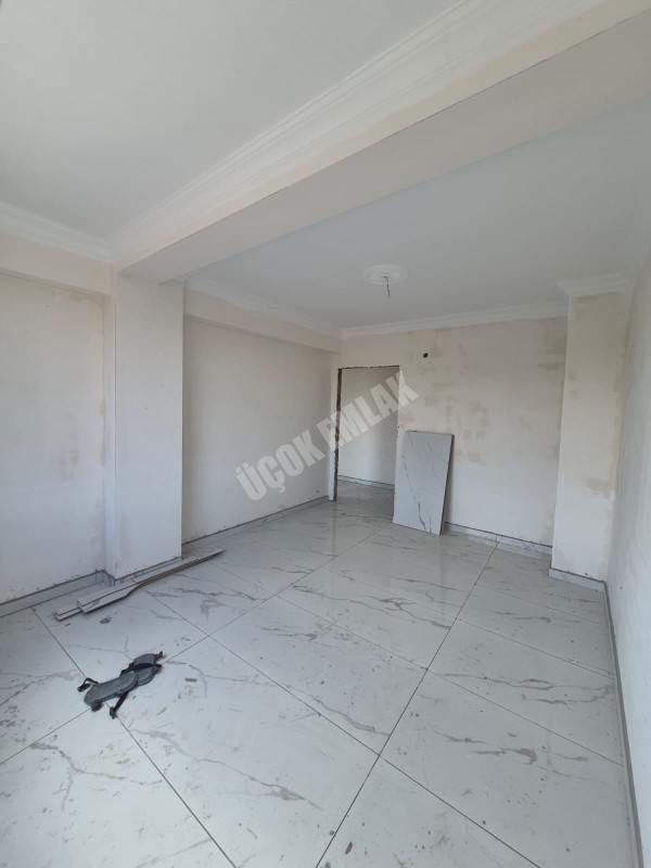 AFYON ÜÇOK EMLAK VEYSEL KARANİ MAH 2+1 108M² SIFIR KÖŞE KONUMLU ANKASTRELİ  SATILIK DAİRE 