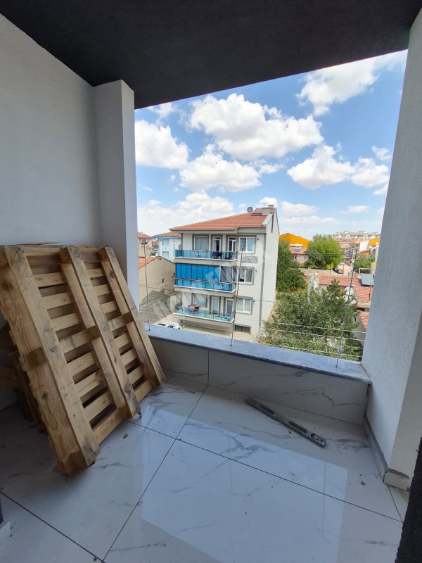 AFYON ÜÇOK EMLAK VEYSEL KARANİ MAH 2+1 108M² SIFIR KÖŞE KONUMLU ANKASTRELİ  SATILIK DAİRE 