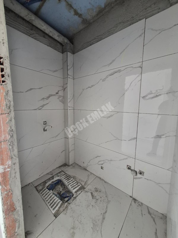 AFYON ÜÇOK EMLAK VEYSEL KARANİ MAH 2+1 108M² SIFIR KÖŞE KONUMLU ANKASTRELİ  SATILIK DAİRE 