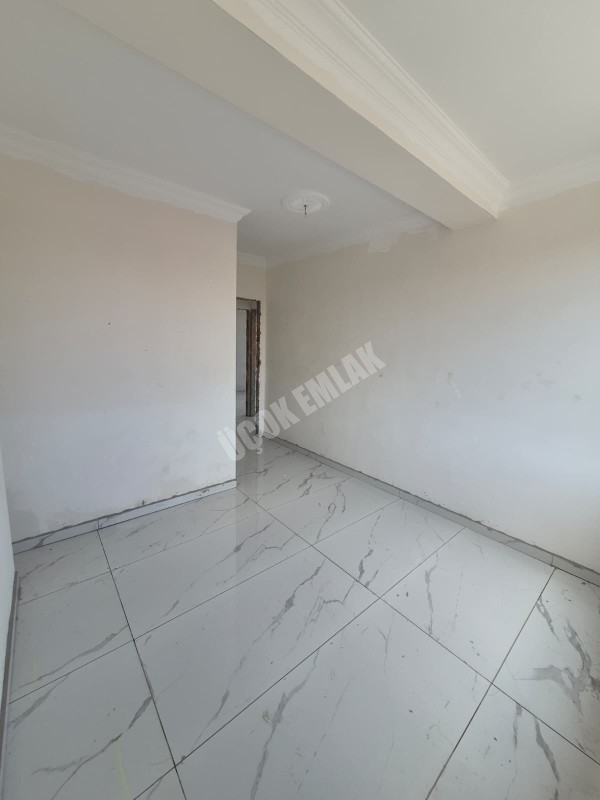 AFYON ÜÇOK EMLAK VEYSEL KARANİ MAH 2+1 108M² SIFIR KÖŞE KONUMLU ANKASTRELİ  SATILIK DAİRE 