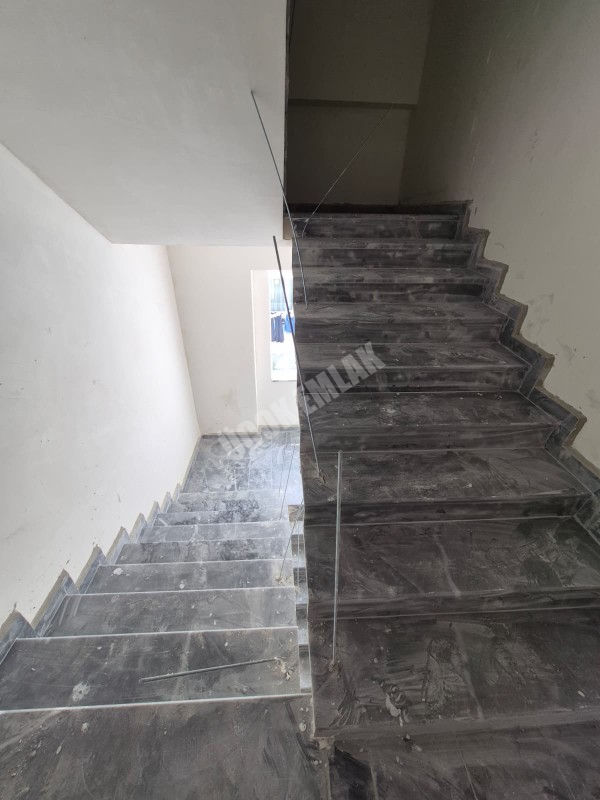 AFYON ÜÇOK EMLAK VEYSEL KARANİ MAH 2+1 108M² SIFIR KÖŞE KONUMLU ANKASTRELİ  SATILIK DAİRE 