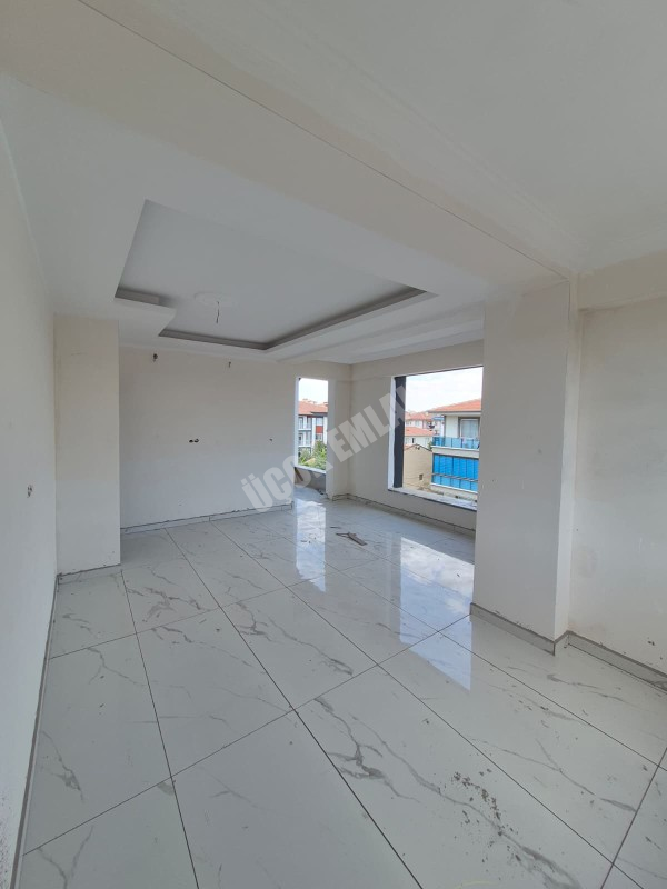 AFYON ÜÇOK EMLAK VEYSEL KARANİ MAH 2+1 108M² SIFIR KÖŞE KONUMLU ANKASTRELİ  SATILIK DAİRE 