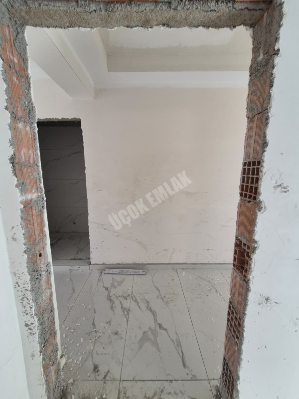AFYON ÜÇOK EMLAK VEYSEL KARANİ MAH 2+1 108M² SIFIR KÖŞE KONUMLU ANKASTRELİ  SATILIK DAİRE 