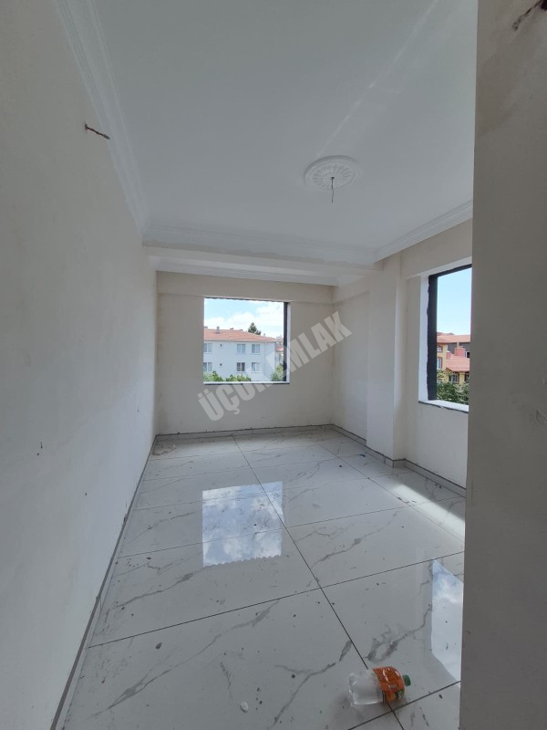 AFYON ÜÇOK EMLAK VEYSEL KARANİ MAH 2+1 108M² SIFIR KÖŞE KONUMLU ANKASTRELİ  SATILIK DAİRE 
