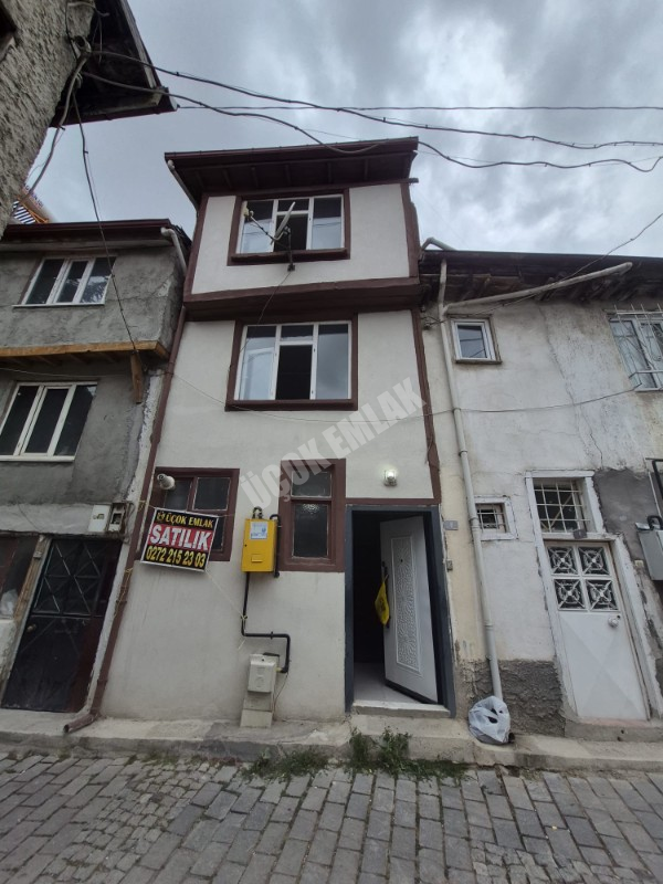 * AFYON ÜÇOK EMLAKTAN BURMALI MAH 2+0 50M² TEMİZ BAKIMLI MÜSTAKİL EV *