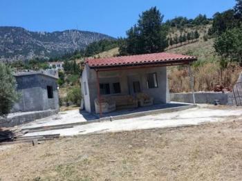 Girne Kozanköy'de Satılık 3+1 Bitmeye Yakın Müstakil Ev