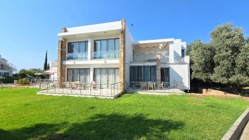 Girne Zeytinlik’te Havuzlu Sitede Full Eşyalı 2+1 Kiralık Daire