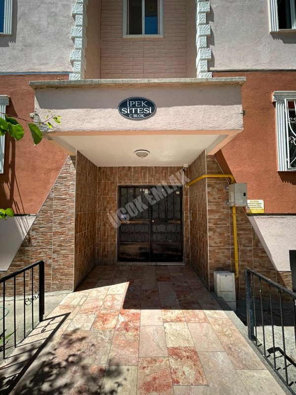 * AFYON ÜÇOK EMLAKTAN MAREŞAL FEVZİ ÇAKMAK MAH 3+1 117M² ARA KAT SATILIK DAİRE *