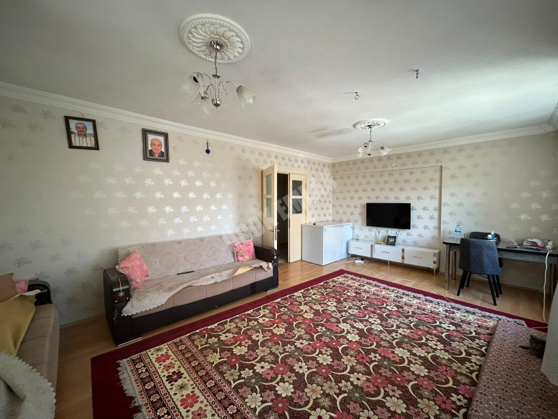 * AFYON ÜÇOK EMLAKTAN MAREŞAL FEVZİ ÇAKMAK MAH 3+1 117M² ARA KAT SATILIK DAİRE *