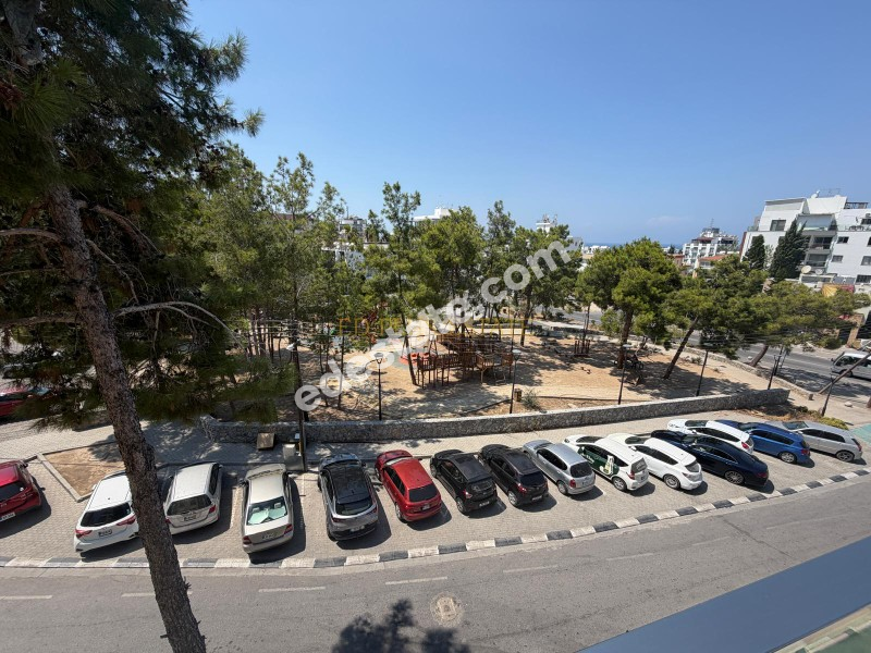 Girne Nusmar Market Yanında Full Eşyalı Satılık 3+1 Daire