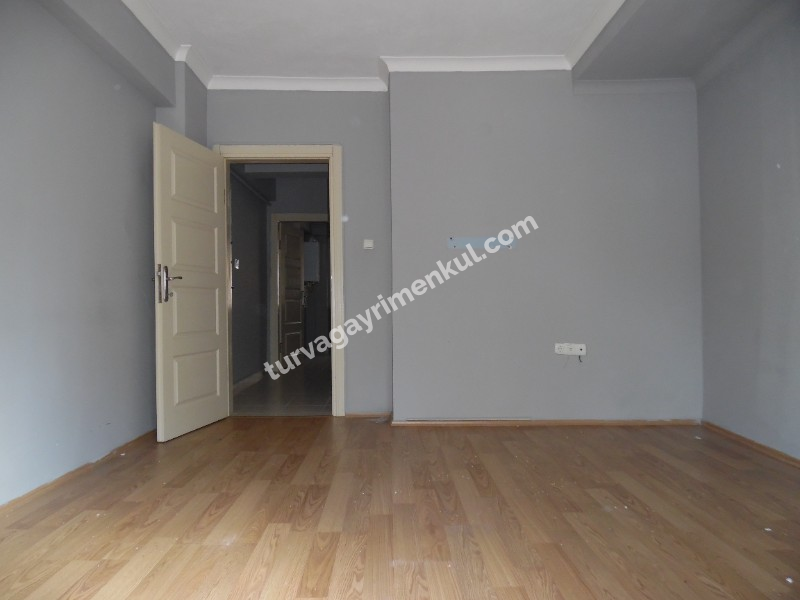 ÇORLUDA 2+1 GİRİŞ KAT KİRALIK DAİRE 