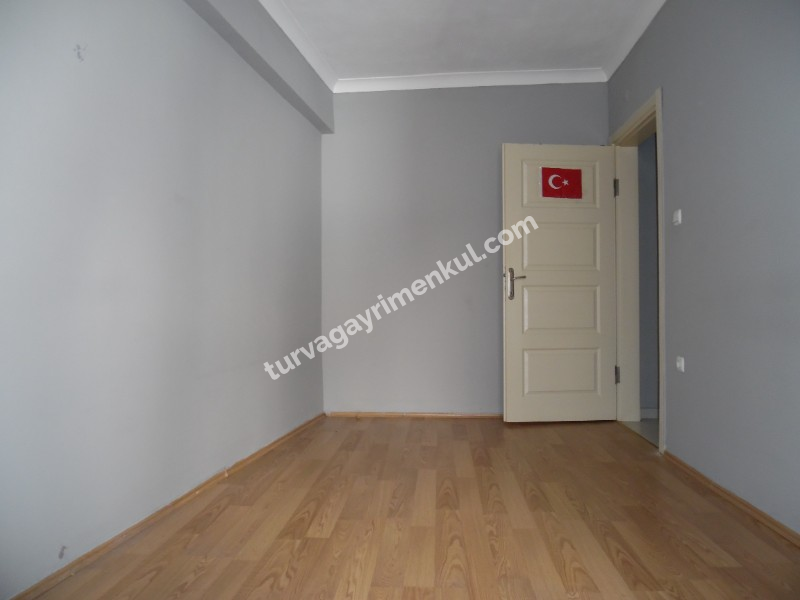 ÇORLUDA 2+1 GİRİŞ KAT KİRALIK DAİRE 