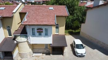 * AFYON ÜÇOK EMLAKTAN İHSANİYE GAZLIGÖLDE 3+1 135M² SATILIK TERMAL HAVUZLU VİLLA *
