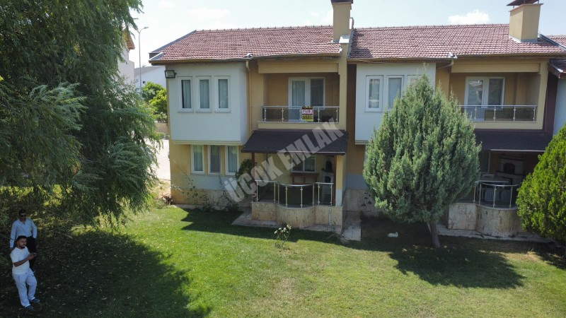 * AFYON ÜÇOK EMLAKTAN İHSANİYE GAZLIGÖLDE 3+1 135M² SATILIK TERMAL HAVUZLU VİLLA *
