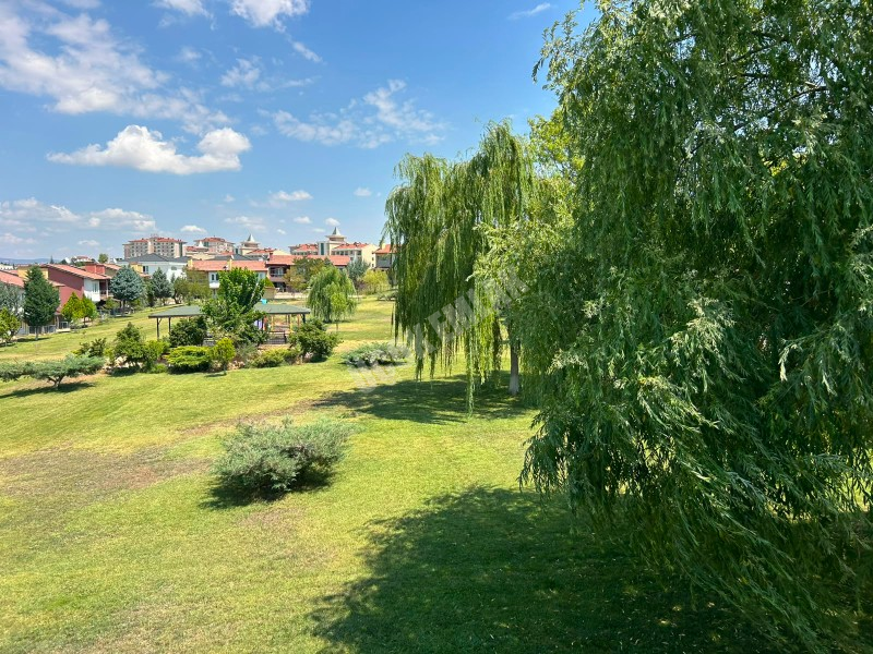 * AFYON ÜÇOK EMLAKTAN İHSANİYE GAZLIGÖLDE 3+1 135M² SATILIK TERMAL HAVUZLU VİLLA *