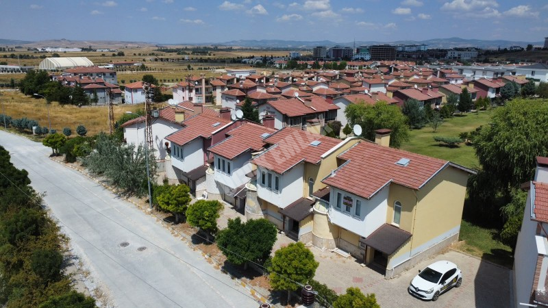 * AFYON ÜÇOK EMLAKTAN İHSANİYE GAZLIGÖLDE 3+1 135M² SATILIK TERMAL HAVUZLU VİLLA *