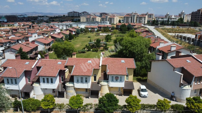 * AFYON ÜÇOK EMLAKTAN İHSANİYE GAZLIGÖLDE 3+1 135M² SATILIK TERMAL HAVUZLU VİLLA *