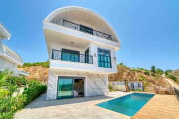 ALANYA KARGICAK'TA SATILIK FULL EŞYALI LÜKS 5+1 PANORAMİK DENİZ VE KALE MANZARALI VİLLA