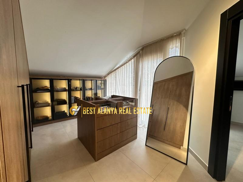 ALANYA MERKEZDE SATILIK DENİZE SIFIR LÜKS TADİLATLI 3+1 AYRI MUTFAK 165 M² DAİRE