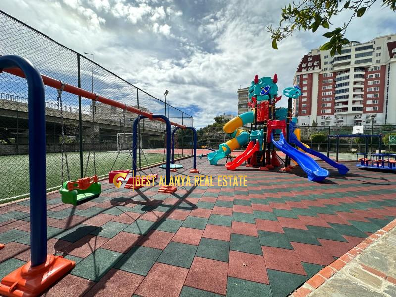 ALANYA MERKEZDE SATILIK DENİZE SIFIR LÜKS TADİLATLI 3+1 AYRI MUTFAK 165 M² DAİRE