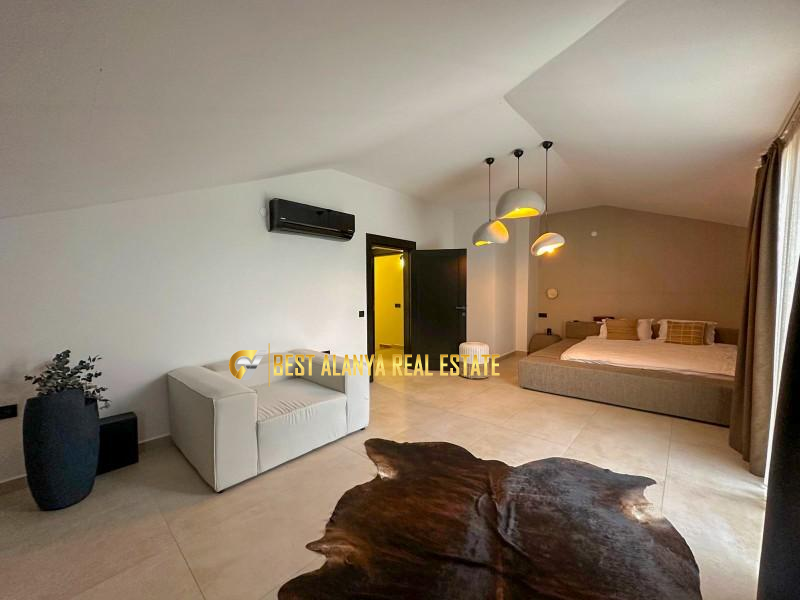 ALANYA MERKEZDE SATILIK DENİZE SIFIR LÜKS TADİLATLI 3+1 AYRI MUTFAK 165 M² DAİRE