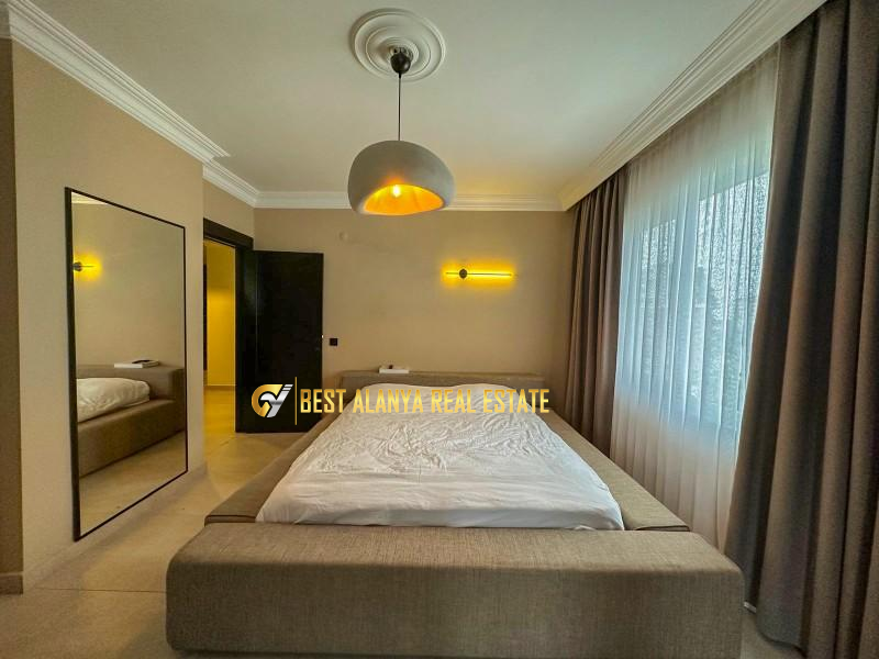 ALANYA MERKEZDE SATILIK DENİZE SIFIR LÜKS TADİLATLI 3+1 AYRI MUTFAK 165 M² DAİRE