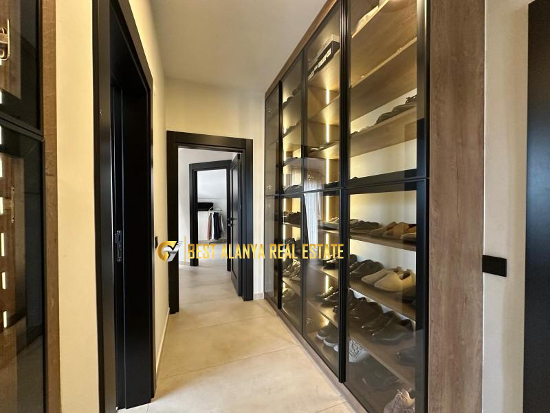 ALANYA MERKEZDE SATILIK DENİZE SIFIR LÜKS TADİLATLI 3+1 AYRI MUTFAK 165 M² DAİRE