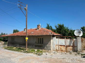 AFYON ÜÇOK EMLAKTAN İHSANİYE KAYIHAN TÜRBE MEVKİNDE 715M² KELEPİR EV