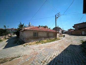 AFYON ÜÇOK EMLAKTAN İHSANİYE KAYIHAN TÜRBE MEVKİNDE 715M² KELEPİR EV