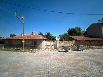AFYON ÜÇOK EMLAKTAN İHSANİYE KAYIHAN TÜRBE MEVKİNDE 715M² KELEPİR EV