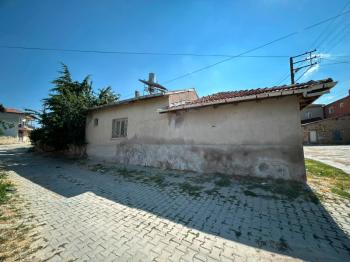 AFYON ÜÇOK EMLAKTAN İHSANİYE KAYIHAN TÜRBE MEVKİNDE 715M² KELEPİR EV
