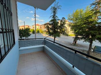 AFYON ÜÇOK EMLAKTAN MAREŞAL FEVZİ ÇAKMAK MAH 2+1 95M² TEMİZ BAKIMLI SATILIK DAİRE 