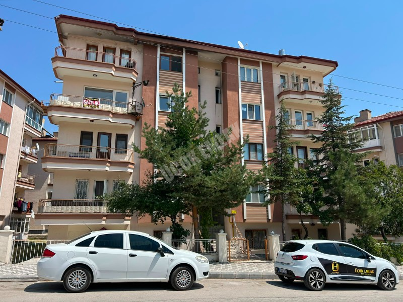 * AFYON ÜÇOK EMLAKTAN MAREŞAL FEVZİ ÇAKMAK MAH 3+1 115M² TEMİZ BAKIMLI SATILIK DAİRE * 