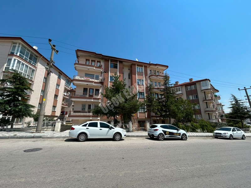 * AFYON ÜÇOK EMLAKTAN MAREŞAL FEVZİ ÇAKMAK MAH 3+1 115M² TEMİZ BAKIMLI SATILIK DAİRE * 