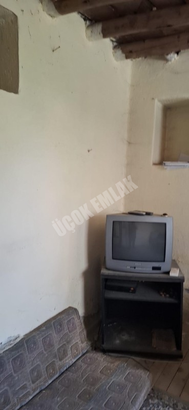AFYON ÜÇOK EMLAKTAN İHSANİYE KAYIHAN TÜRBE MEVKİNDE 715M² KELEPİR  EV