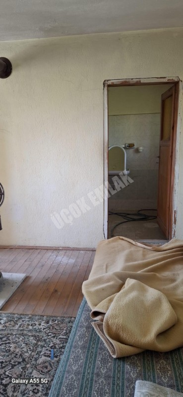 AFYON ÜÇOK EMLAKTAN İHSANİYE KAYIHAN TÜRBE MEVKİNDE 715M² KELEPİR  EV