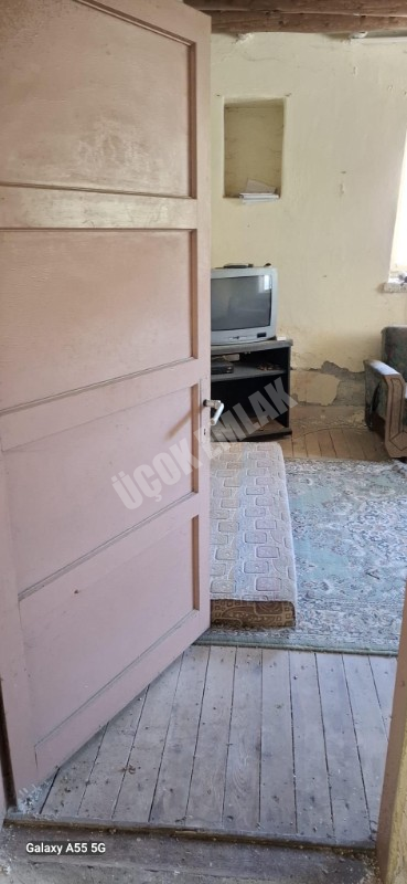 AFYON ÜÇOK EMLAKTAN İHSANİYE KAYIHAN TÜRBE MEVKİNDE 715M² KELEPİR  EV
