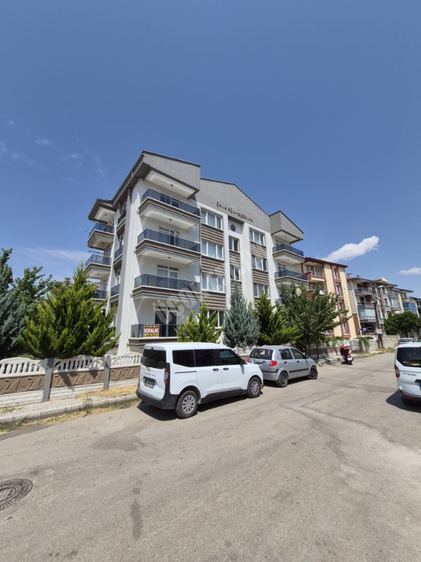 AFYON ÜÇOK EMLAKTAN MAREŞAL F ÇAKMAK MAH KİRALIK LÜX 3+1 GENİŞ BAKIMLI DAİRE