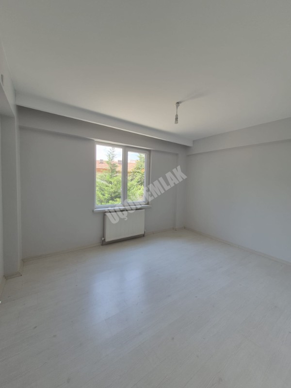 AFYON ÜÇOK EMLAKTAN MAREŞAL F ÇAKMAK MAH KİRALIK LÜX 3+1 GENİŞ BAKIMLI DAİRE