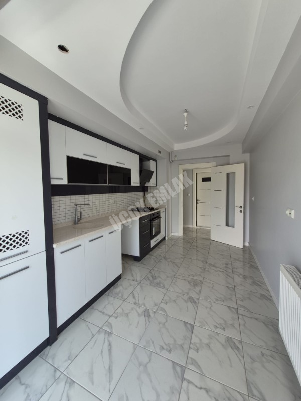 AFYON ÜÇOK EMLAKTAN MAREŞAL F ÇAKMAK MAH KİRALIK LÜX 3+1 GENİŞ BAKIMLI DAİRE