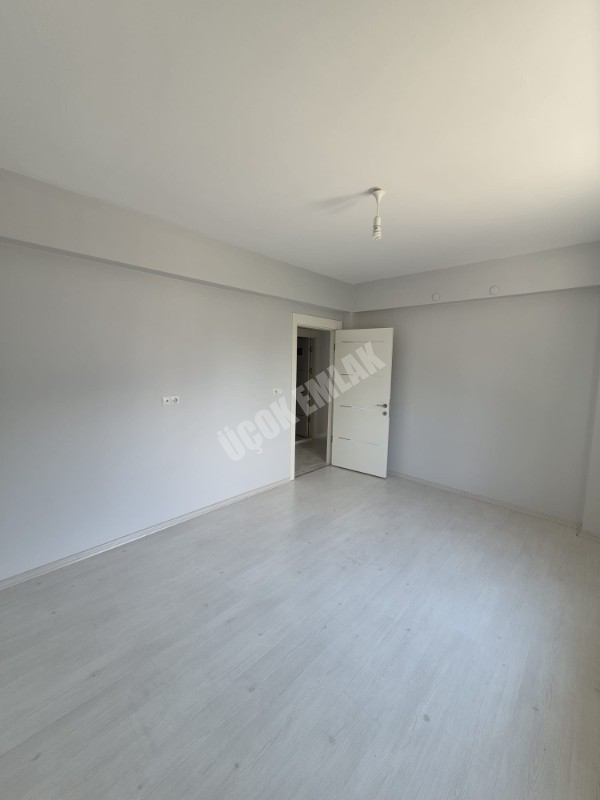 AFYON ÜÇOK EMLAKTAN MAREŞAL F ÇAKMAK MAH KİRALIK LÜX 3+1 GENİŞ BAKIMLI DAİRE