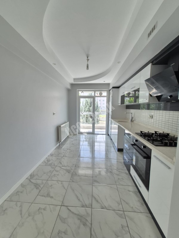 AFYON ÜÇOK EMLAKTAN MAREŞAL F ÇAKMAK MAH KİRALIK LÜX 3+1 GENİŞ BAKIMLI DAİRE