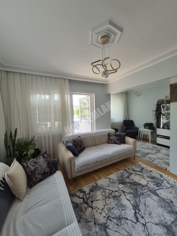 AFYON ÜÇOK EMLAKTAN MAREŞAL FEVZİ ÇAKMAK MAH 2+1 95M² TEMİZ BAKIMLI SATILIK DAİRE 