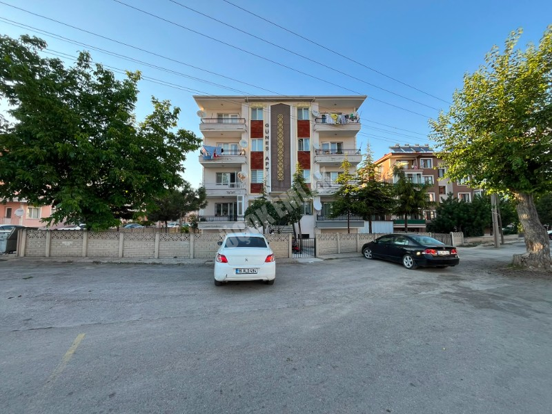 AFYON ÜÇOK EMLAKTAN MAREŞAL FEVZİ ÇAKMAK MAH 2+1 95M² TEMİZ BAKIMLI SATILIK DAİRE 